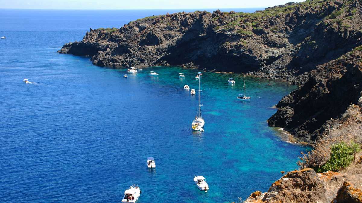 Come muoversi a Pantelleria senza auto: tutte le soluzioni pratiche